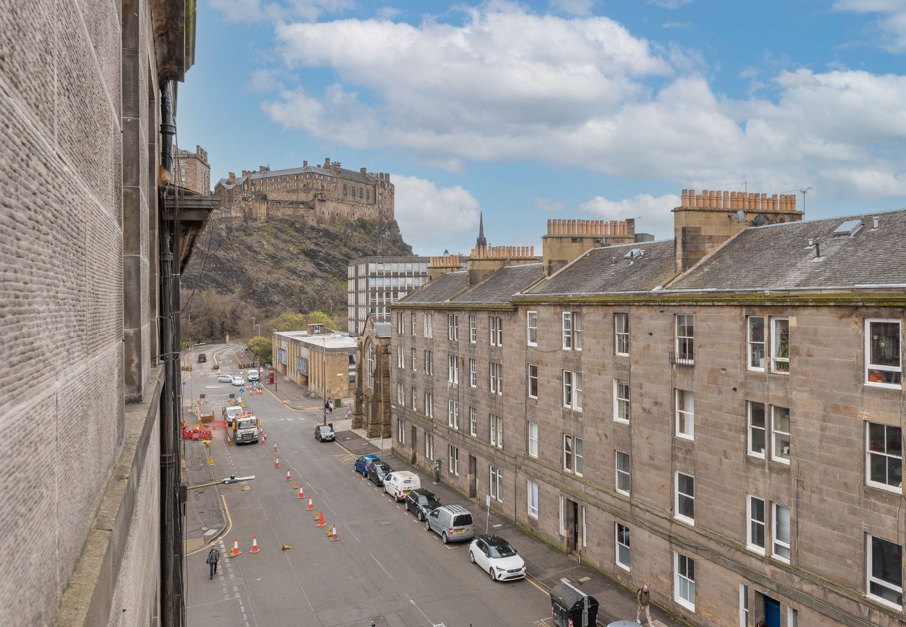 Rent by room in Edinburgh - Tranquil Quad-Room Ensuite - Edinburgh