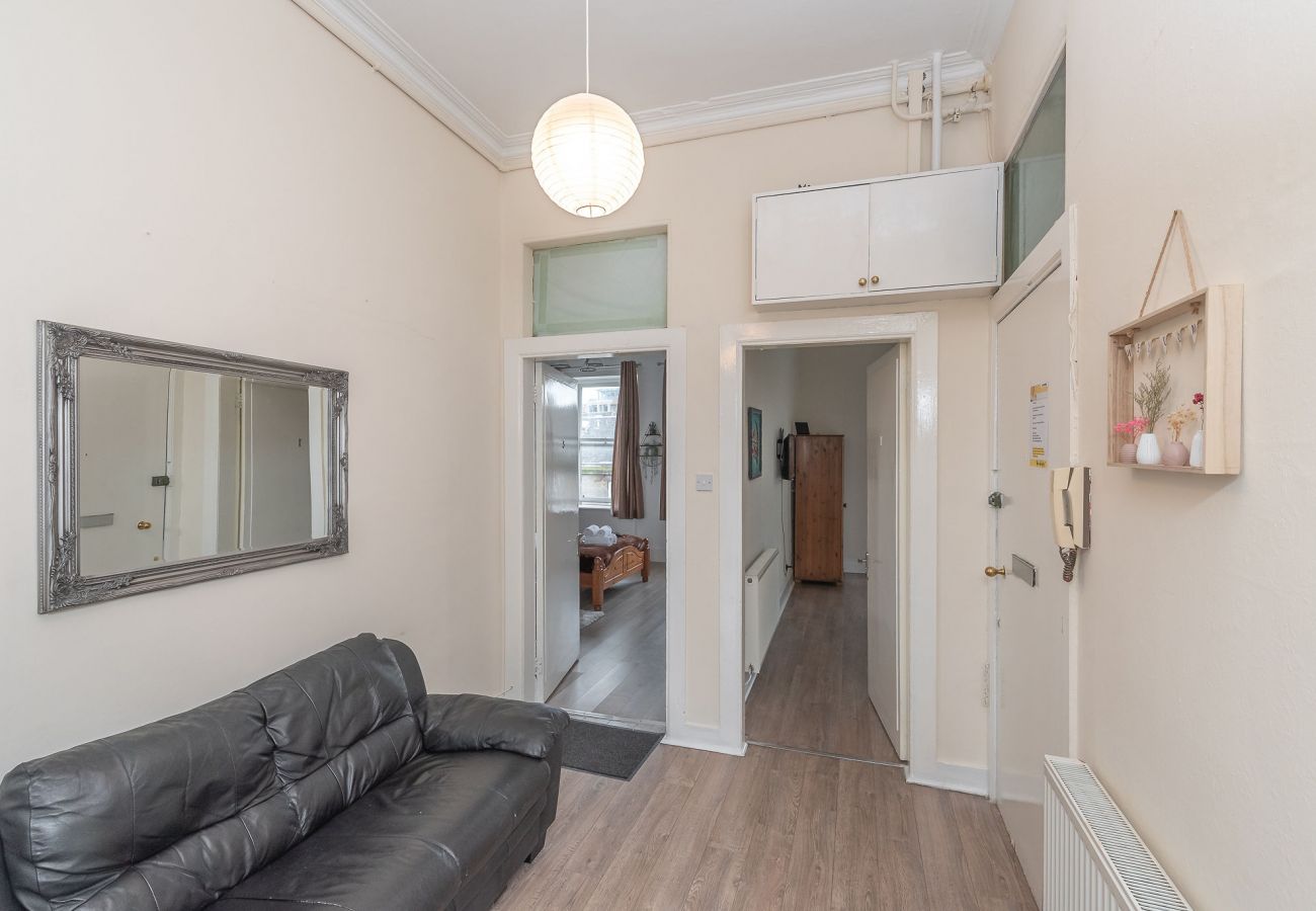 Rent by room in Edinburgh - Tranquil Quad-Room Ensuite - Edinburgh