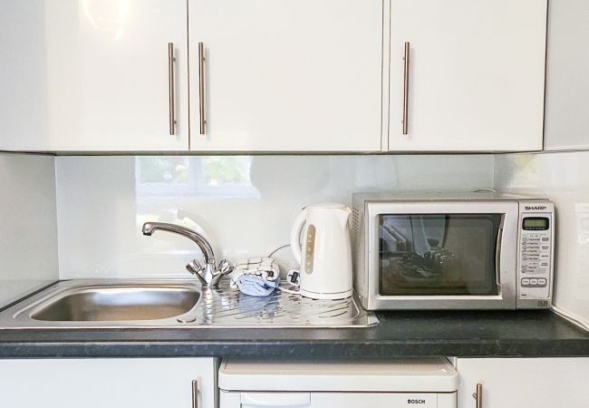 Rent by room in Inverness - mySTAYINN Strathblane Guest House Room 1  Rent by room in Inverness - mySTAYINN Strathblane Guest House Room 1