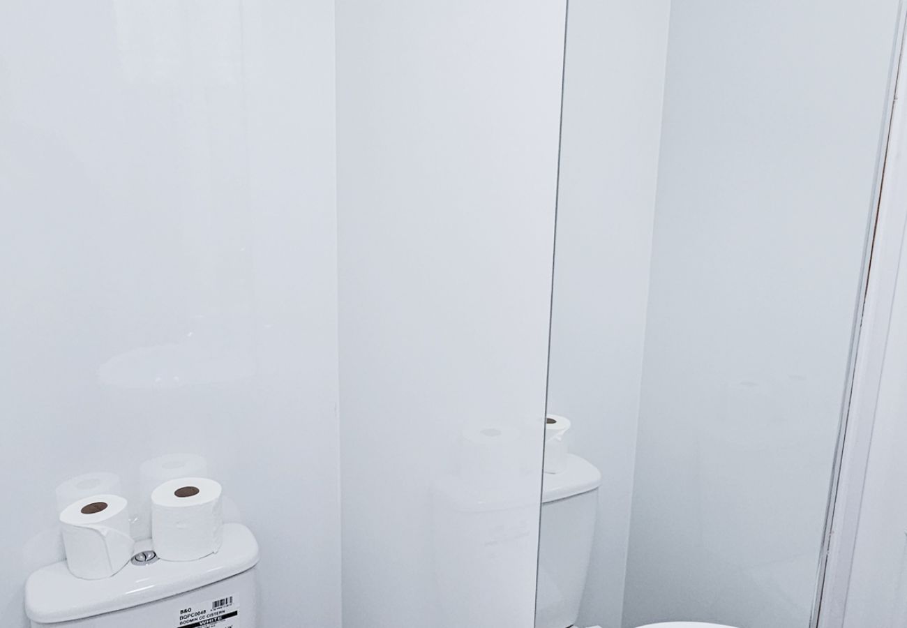 Rent by room in Inverness - mySTAYINN Strathblane Guest House Room 1 
