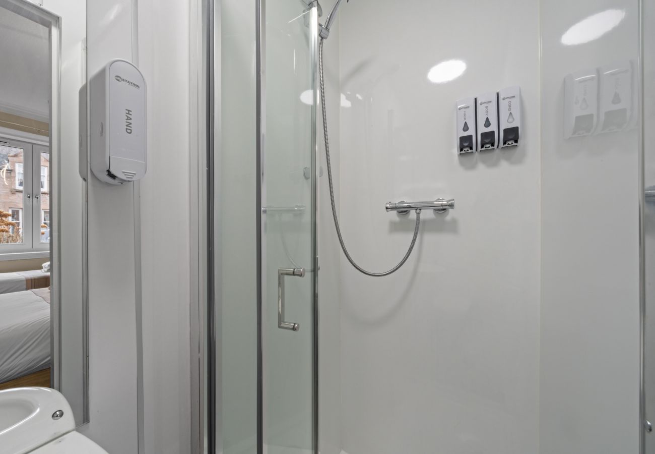 Rent by room in Inverness - mySTAYINN Strathblane Guest House Room 1 