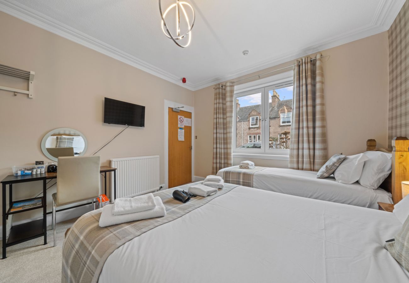 Rent by room in Inverness - mySTAYINN Strathblane Guest House Room 1 