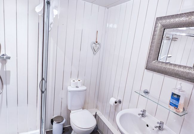 Rent by room in Inverness - mySTAYINN Strathblane Guest House Room 2 Rent by room in Inverness - mySTAYINN Strathblane Guest House Room 2