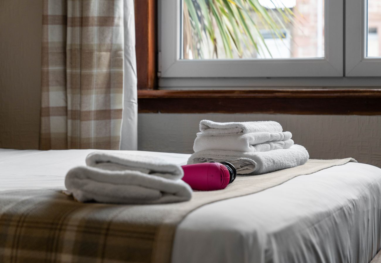 Rent by room in Inverness - mySTAYINN Strathblane Guest House Room 2