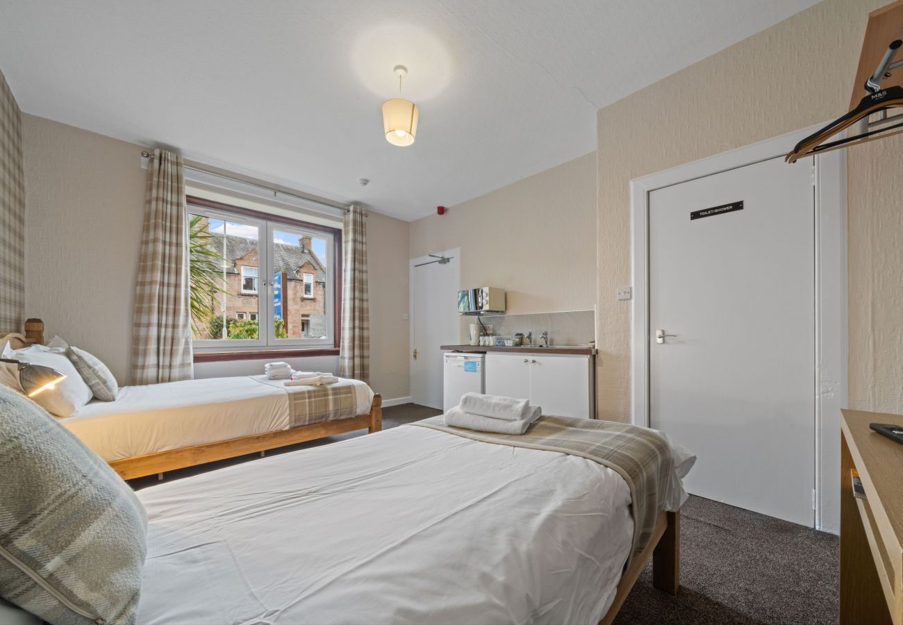 Rent by room in Inverness - mySTAYINN Strathblane Guest House Room 2