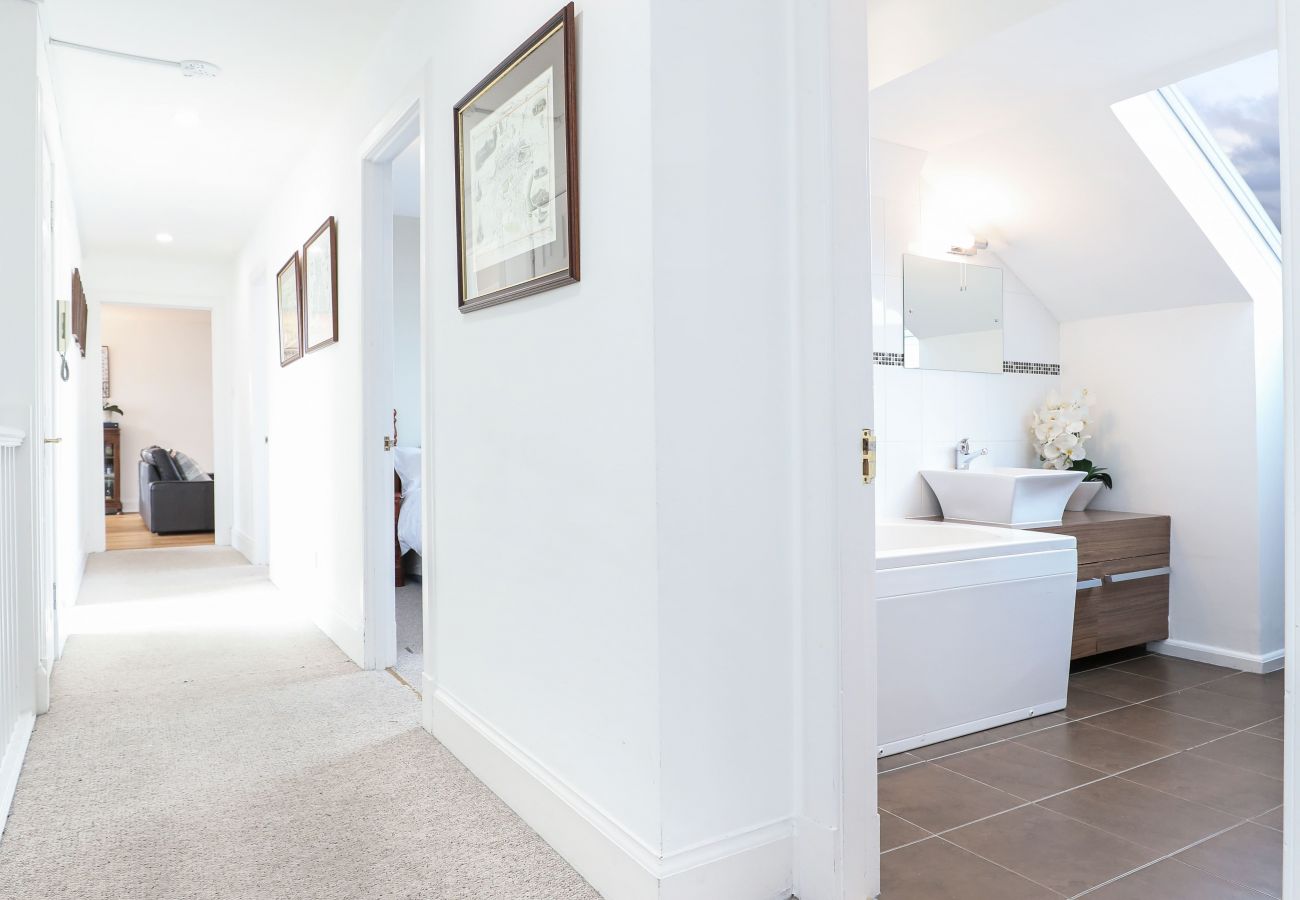 Apartment in Edinburgh - Penthouse Apartment on Royal Mile | Three Bed