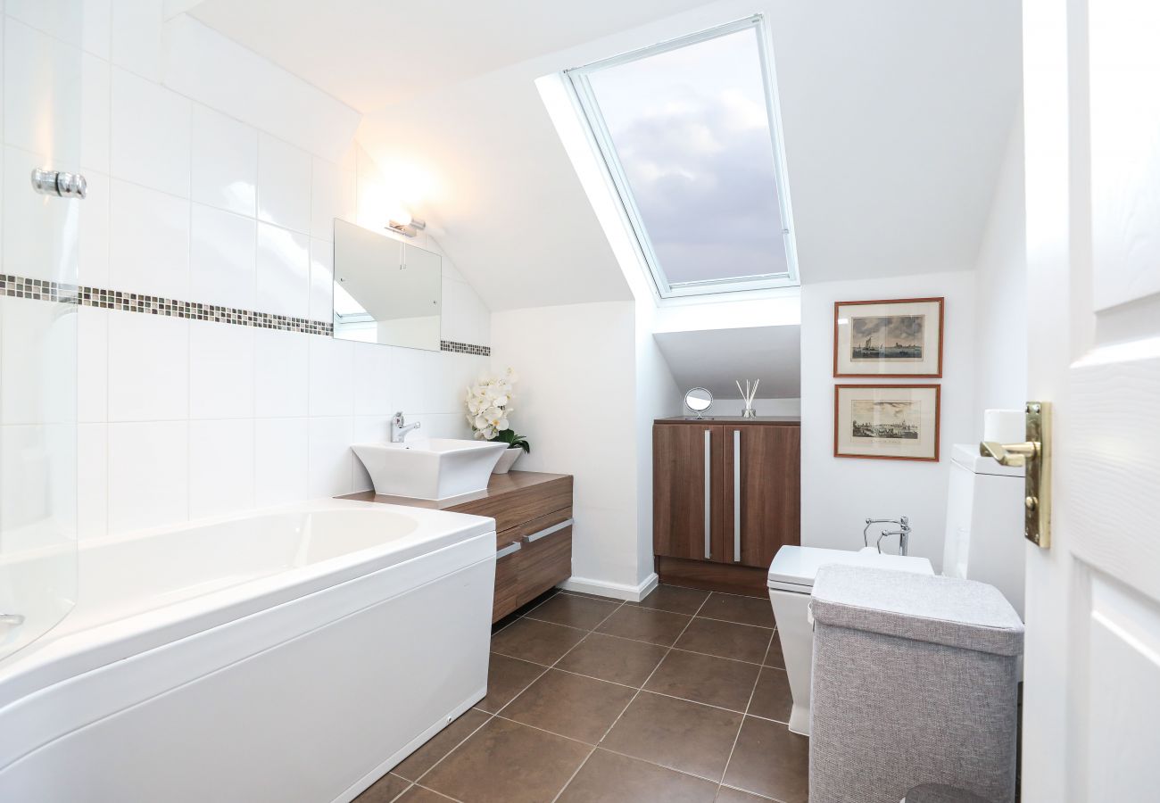 Apartment in Edinburgh - Penthouse Apartment on Royal Mile | Three Bed