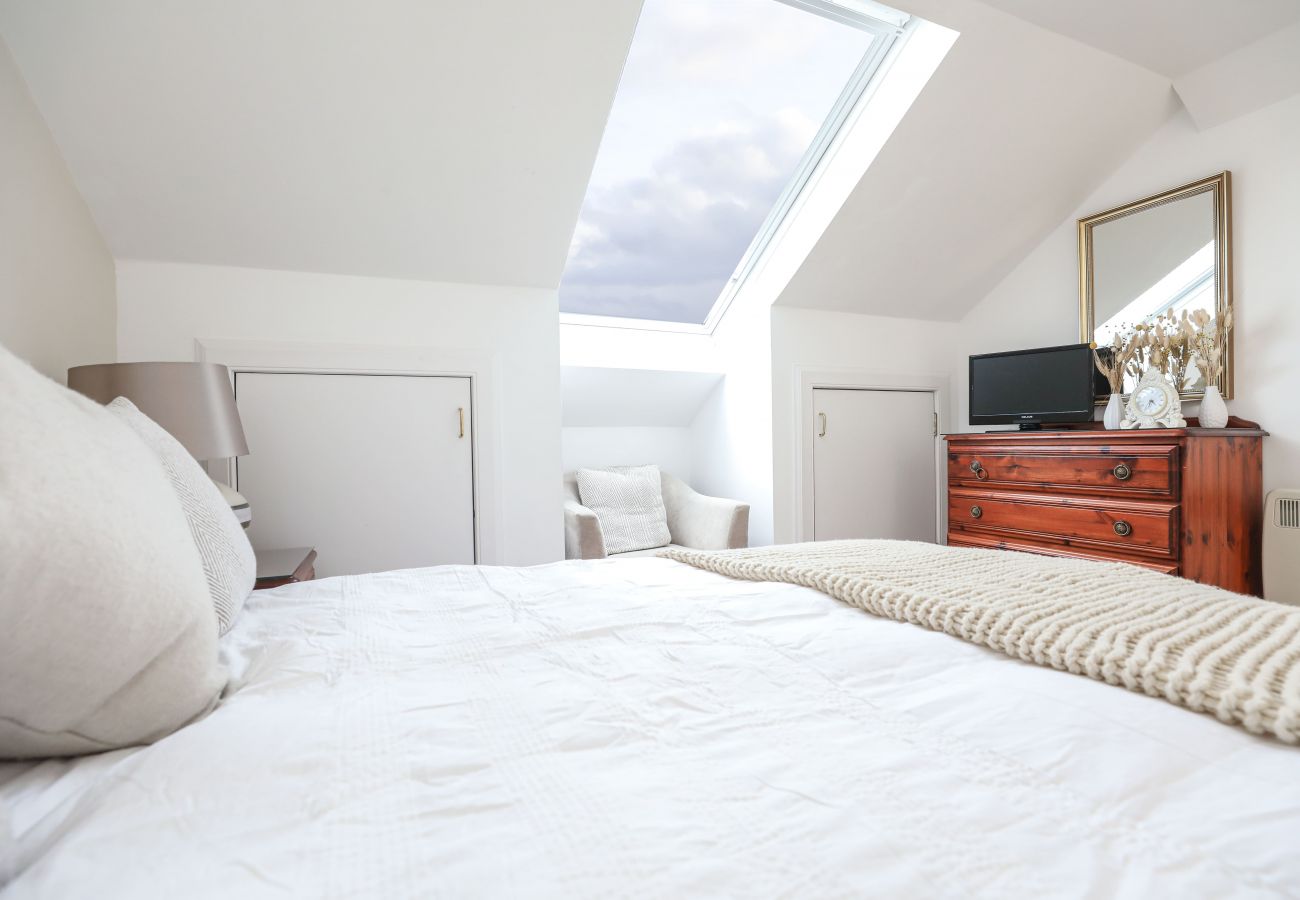 Apartment in Edinburgh - Penthouse Apartment on Royal Mile | Three Bed