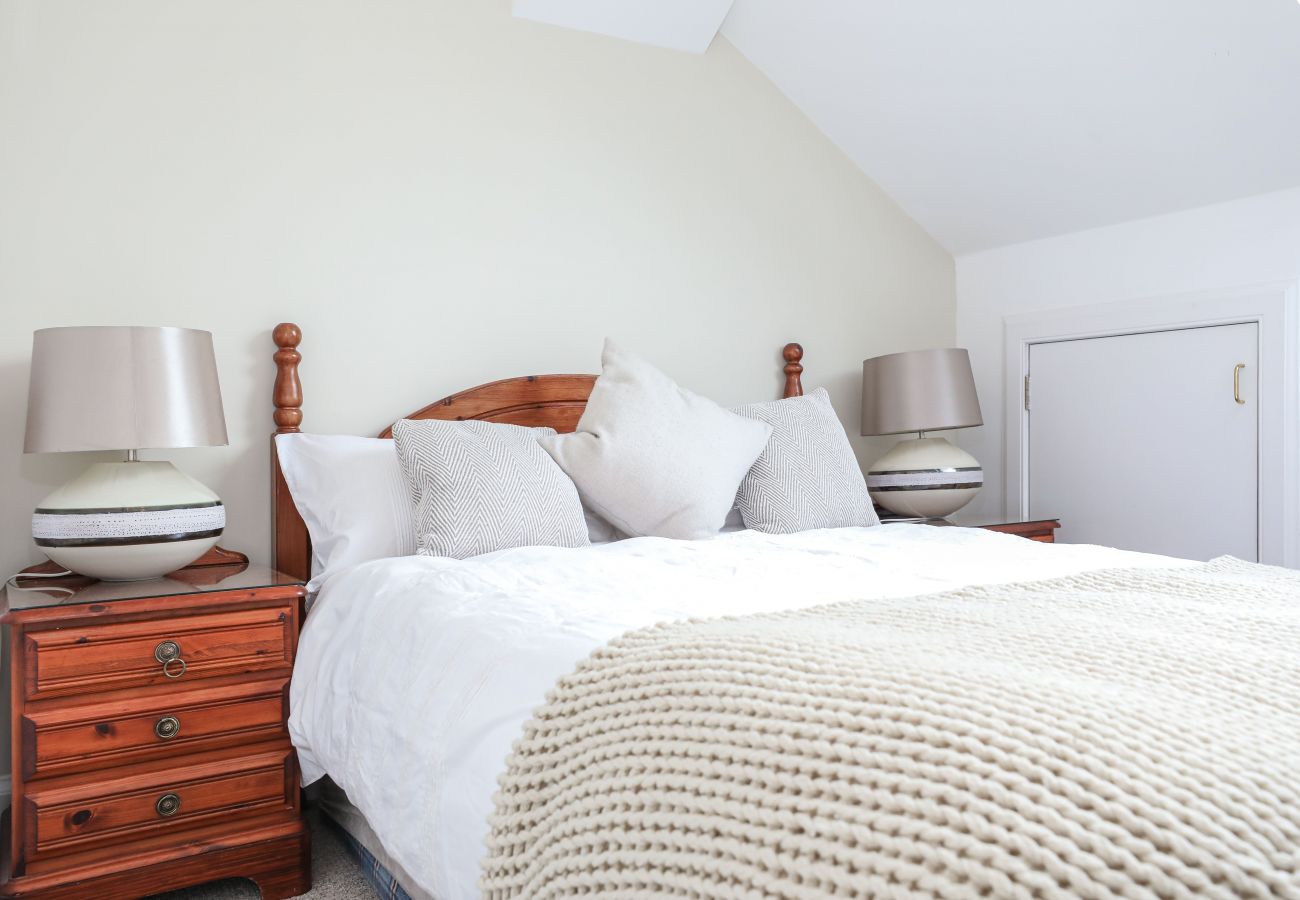 Apartment in Edinburgh - Penthouse Apartment on Royal Mile | Three Bed
