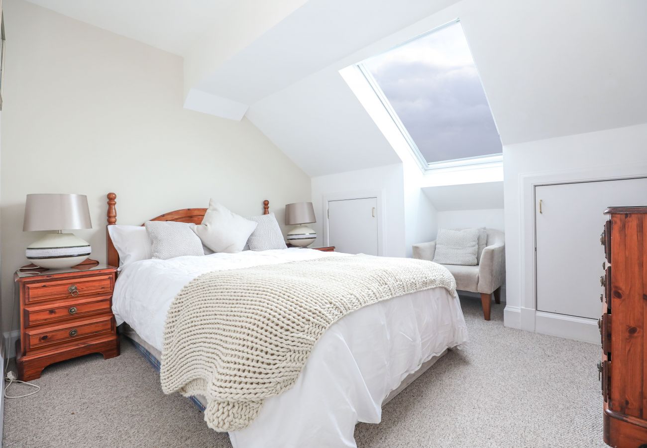 Apartment in Edinburgh - Penthouse Apartment on Royal Mile | Three Bed