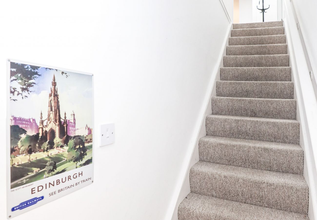Apartment in Edinburgh - Penthouse Apartment on Royal Mile | Three Bed