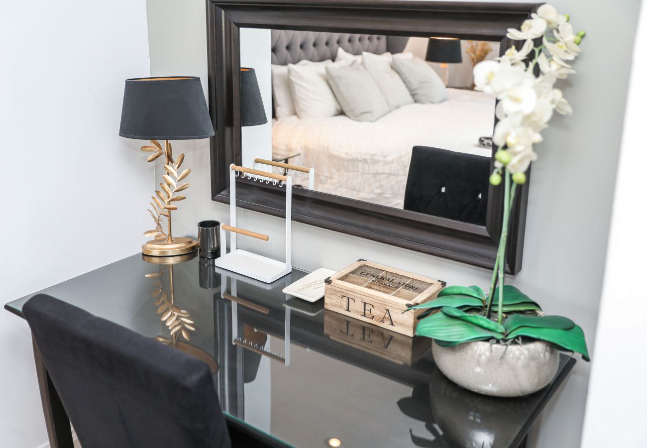 Apartment in Edinburgh - Penthouse Apartment on Royal Mile | Three Bed