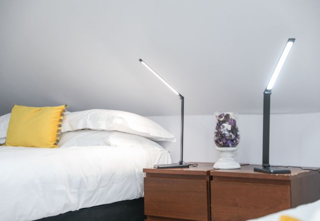 House in Edinburgh - Beautiful 4 Bedroom Cottage - Free Parking House in Edinburgh - Beautiful 4 Bedroom Cottage - Free Parking