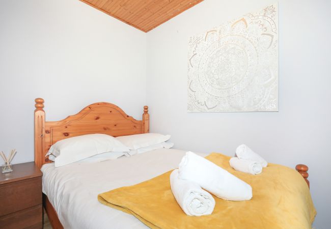 House in Edinburgh - Beautiful 4 Bedroom Cottage - Free Parking House in Edinburgh - Beautiful 4 Bedroom Cottage - Free Parking