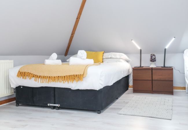 House in Edinburgh - Beautiful 4 Bedroom Cottage - Free Parking House in Edinburgh - Beautiful 4 Bedroom Cottage - Free Parking