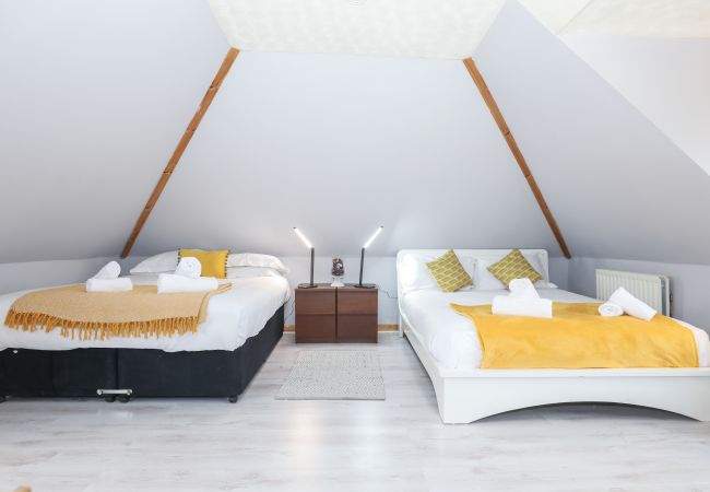 House in Edinburgh - Beautiful 4 Bedroom Cottage - Free Parking House in Edinburgh - Beautiful 4 Bedroom Cottage - Free Parking