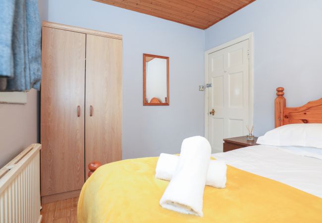 House in Edinburgh - Beautiful 4 Bedroom Cottage - Free Parking House in Edinburgh - Beautiful 4 Bedroom Cottage - Free Parking