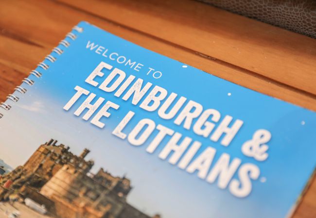 House in Edinburgh - Beautiful 4 Bedroom Cottage - Free Parking House in Edinburgh - Beautiful 4 Bedroom Cottage - Free Parking