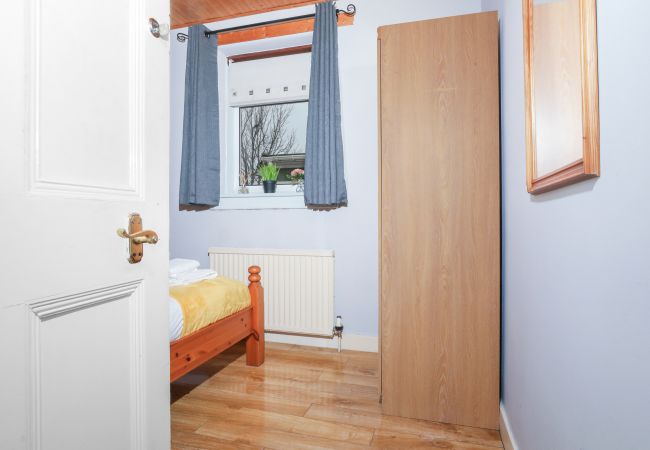 House in Edinburgh - Beautiful 4 Bedroom Cottage - Free Parking House in Edinburgh - Beautiful 4 Bedroom Cottage - Free Parking