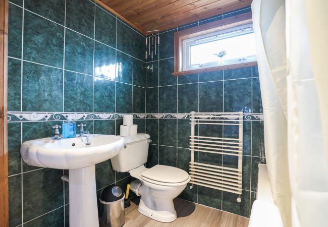 House in Edinburgh - Beautiful 4 Bedroom Cottage - Free Parking House in Edinburgh - Beautiful 4 Bedroom Cottage - Free Parking