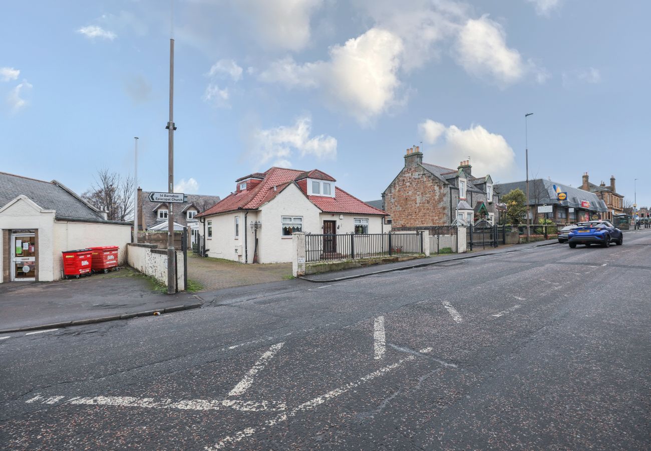 Rent by room in Edinburgh - Lovely Double Room in Elegant Cottage