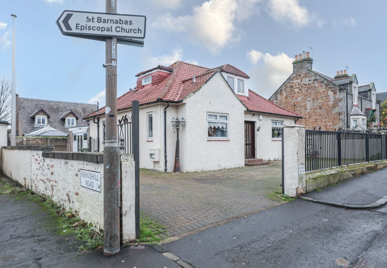 Rent by room in Edinburgh - Lovely Double Room in Elegant Cottage