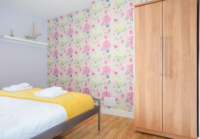 Rent by room in Edinburgh - Spacious Double Room in Elegant Cottage