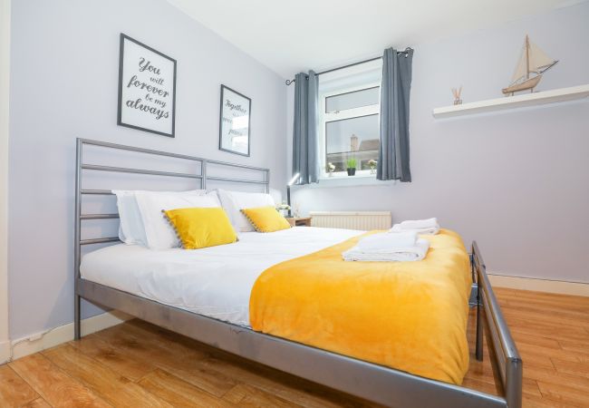  in Edinburgh - Spacious Double Room in Elegant Cottage