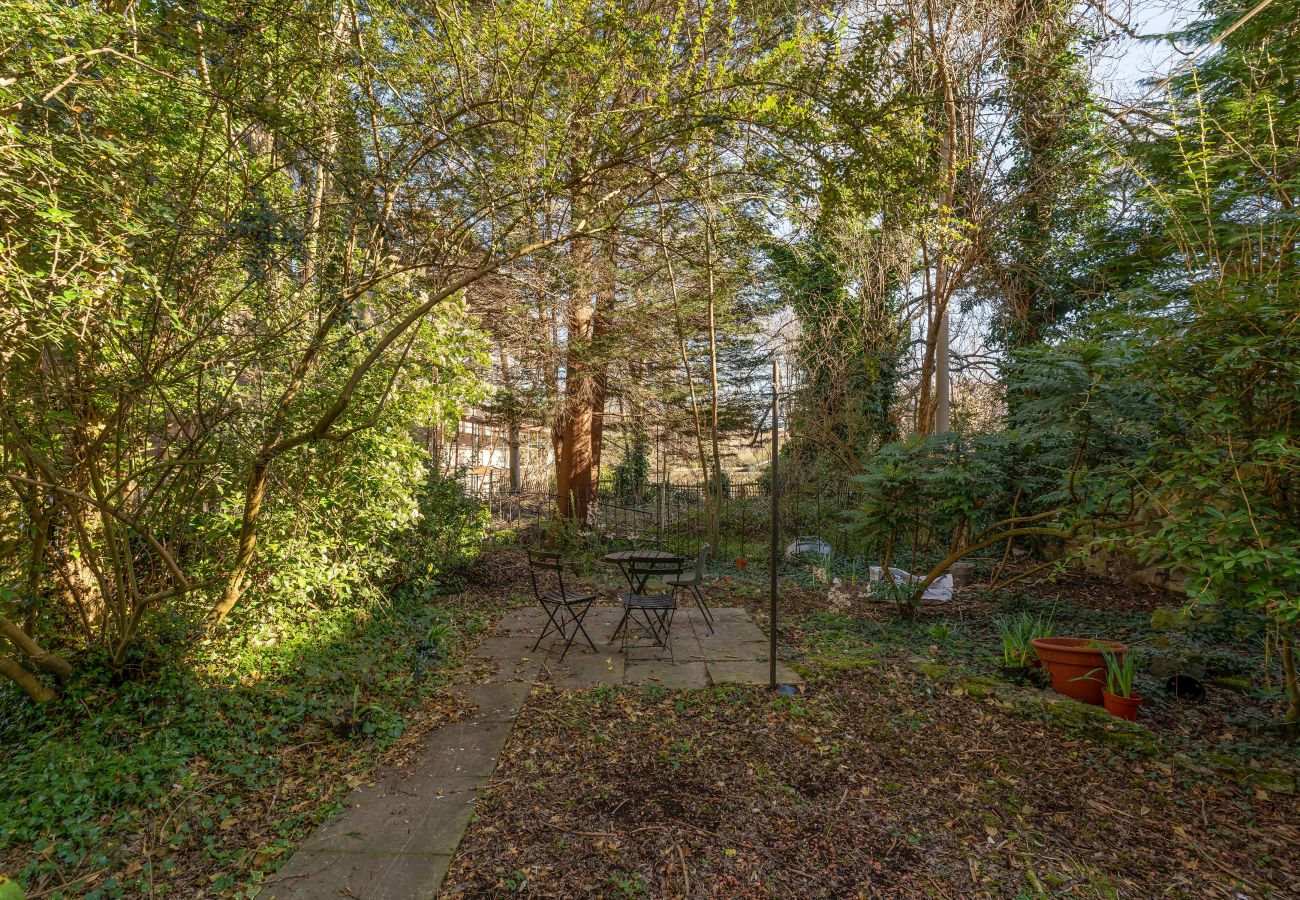 Rent by room in Edinburgh - Enormous Double Room Ensuite in Edinburgh 