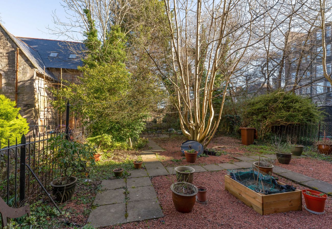 Rent by room in Edinburgh - Enormous Double Room Ensuite in Edinburgh 