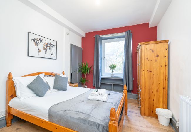 Edinburgh - Rent by room