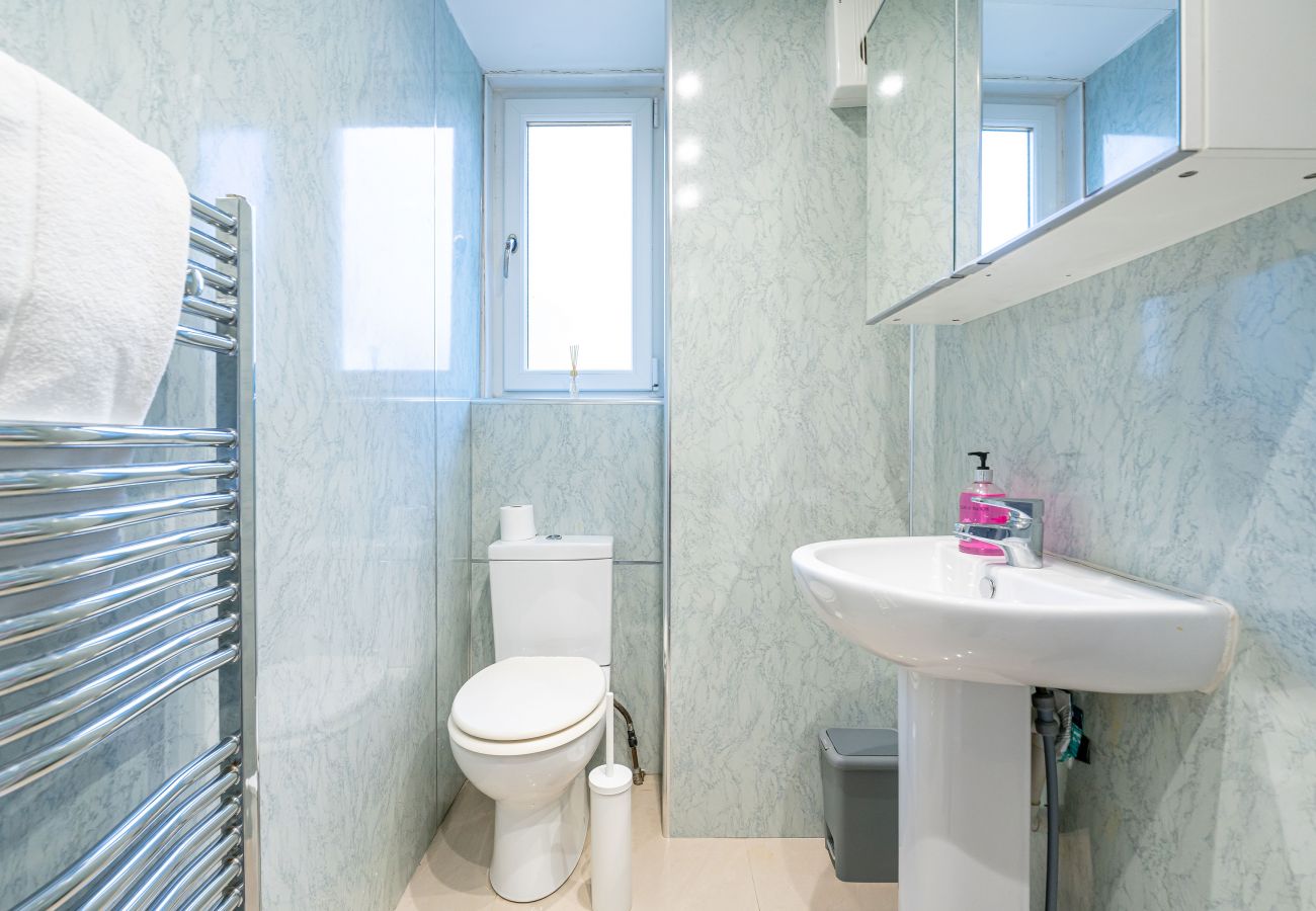 Rent by room in Edinburgh - Gorgeous Double Room Ensuite in Edinburgh 