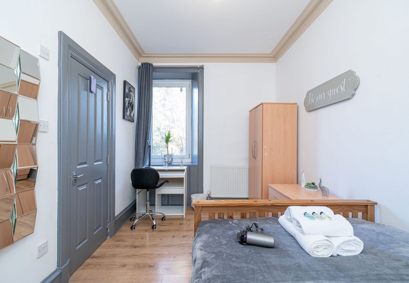 Rent by room in Edinburgh - Gorgeous Double Room Ensuite in Edinburgh 