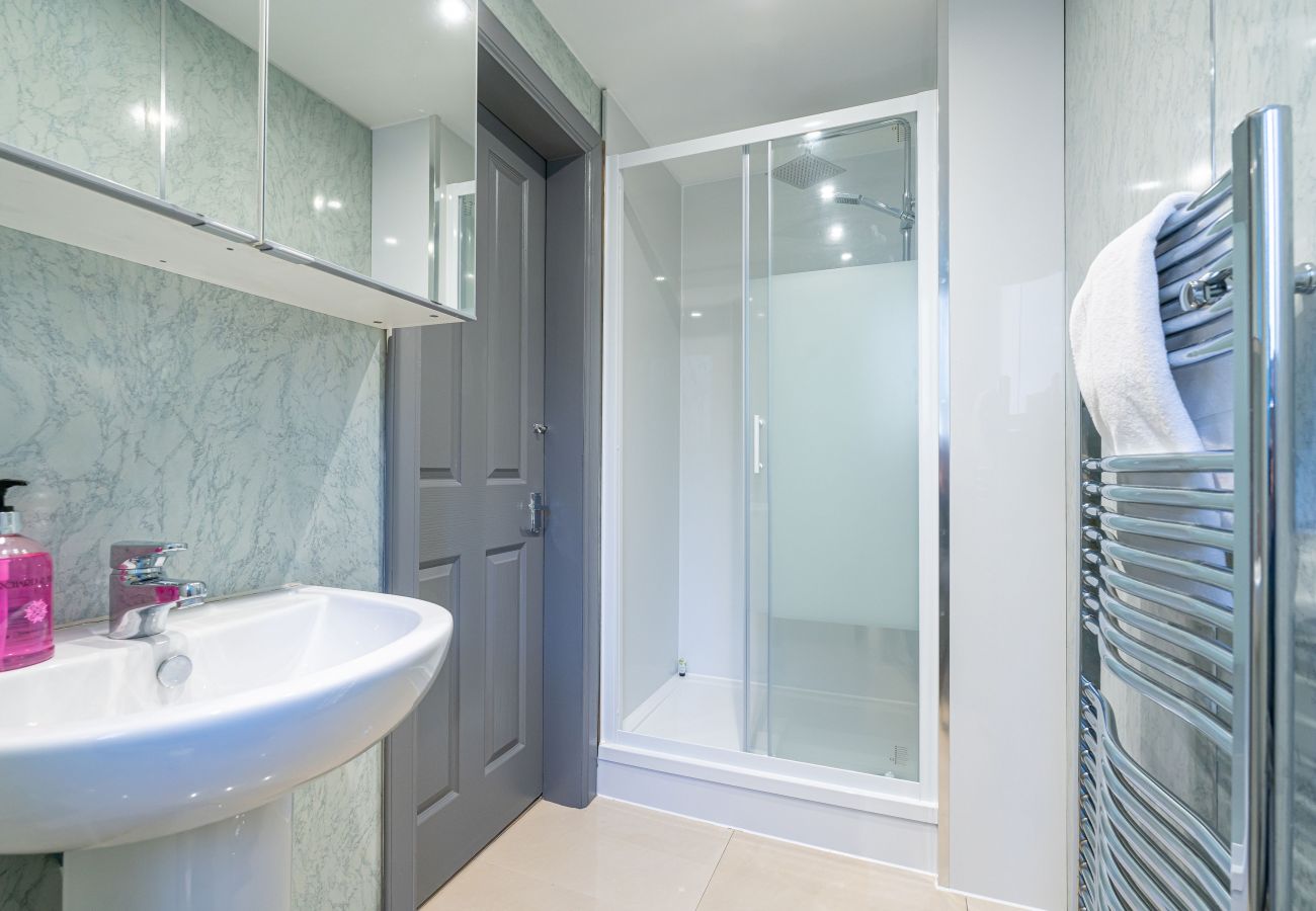 Rent by room in Edinburgh - Gorgeous Double Room Ensuite in Edinburgh 