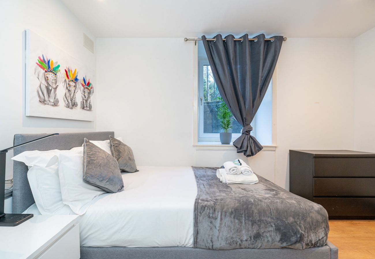 Rent by room in Edinburgh - Lovely Double Room Shared in Edinburgh
