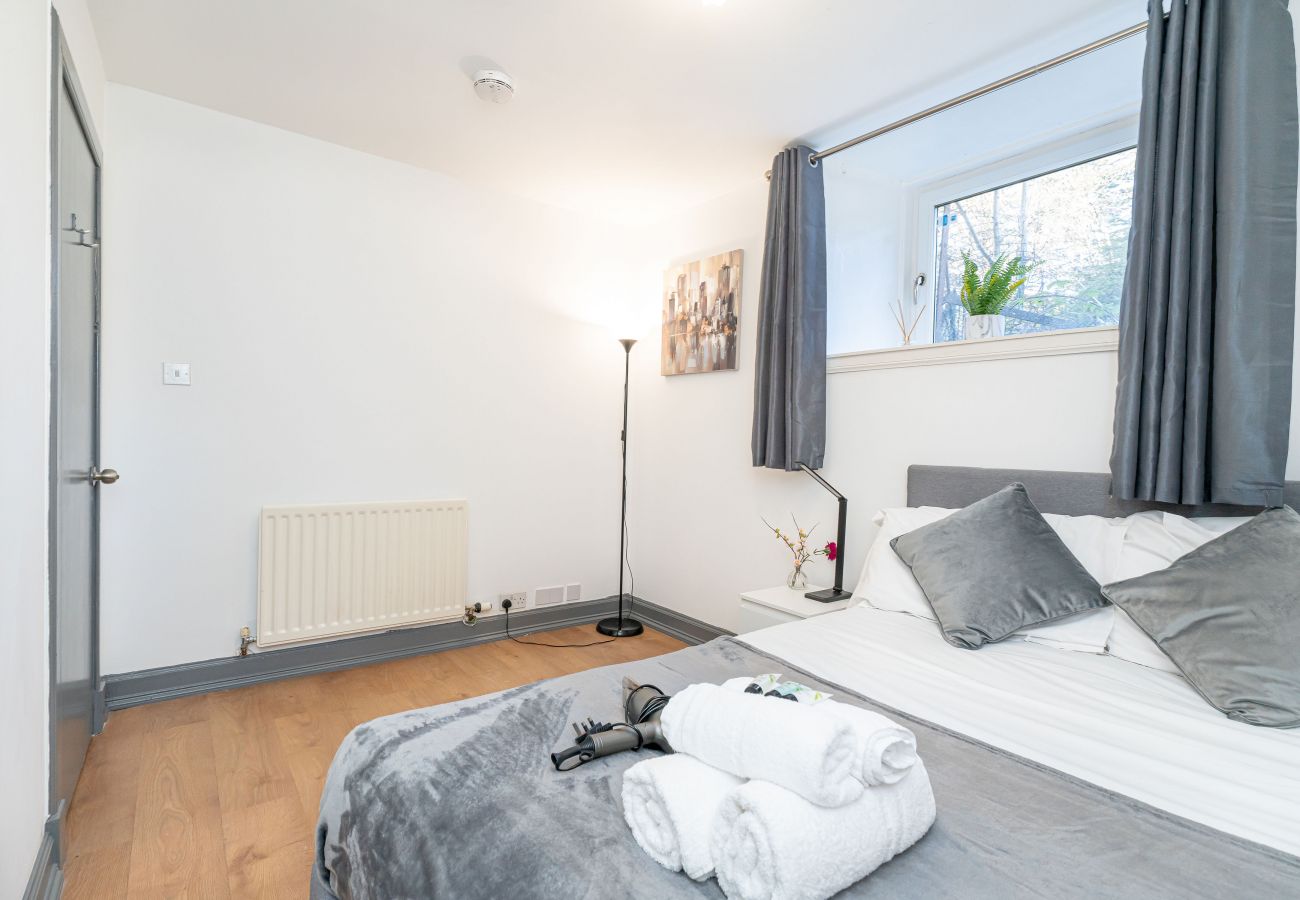 Rent by room in Edinburgh - Large Double Room Shared in Edinburgh 