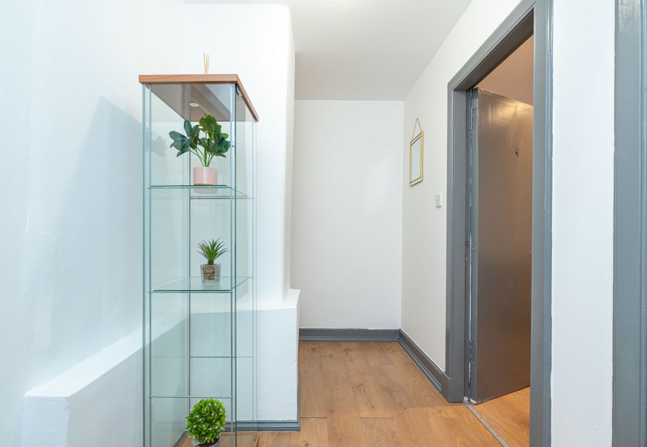 Rent by room in Edinburgh - Large Double Room Shared in Edinburgh 