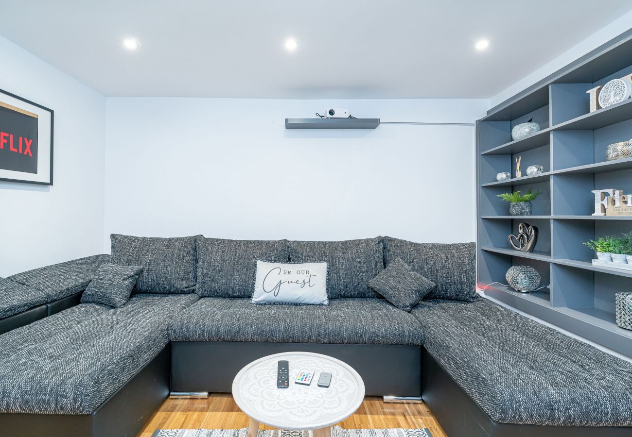 Rent by room in Edinburgh - Large Double Room Shared in Edinburgh 