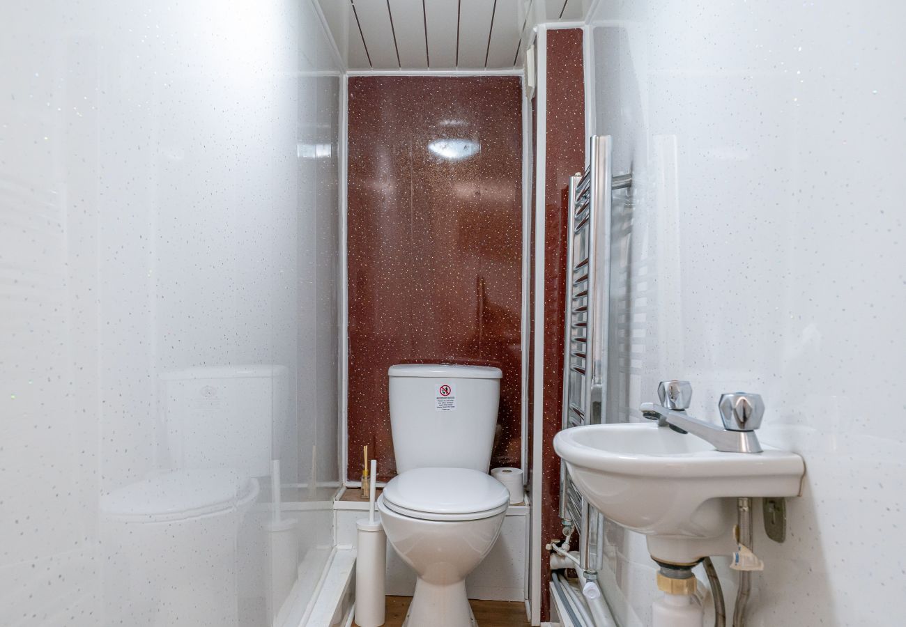 Rent by room in Edinburgh - Large Double Room Shared in Edinburgh 