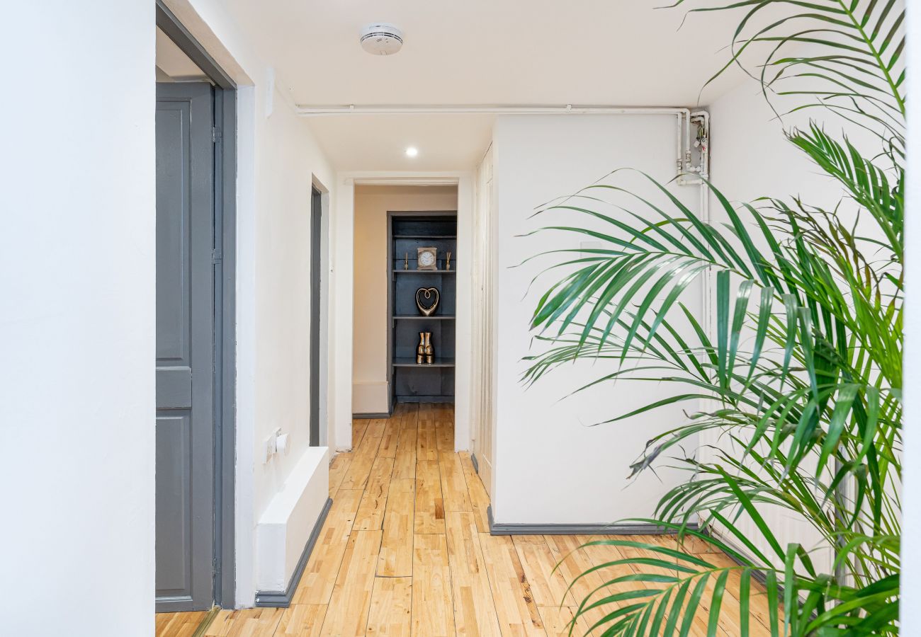 Rent by room in Edinburgh - Large Double Room Shared in Edinburgh 