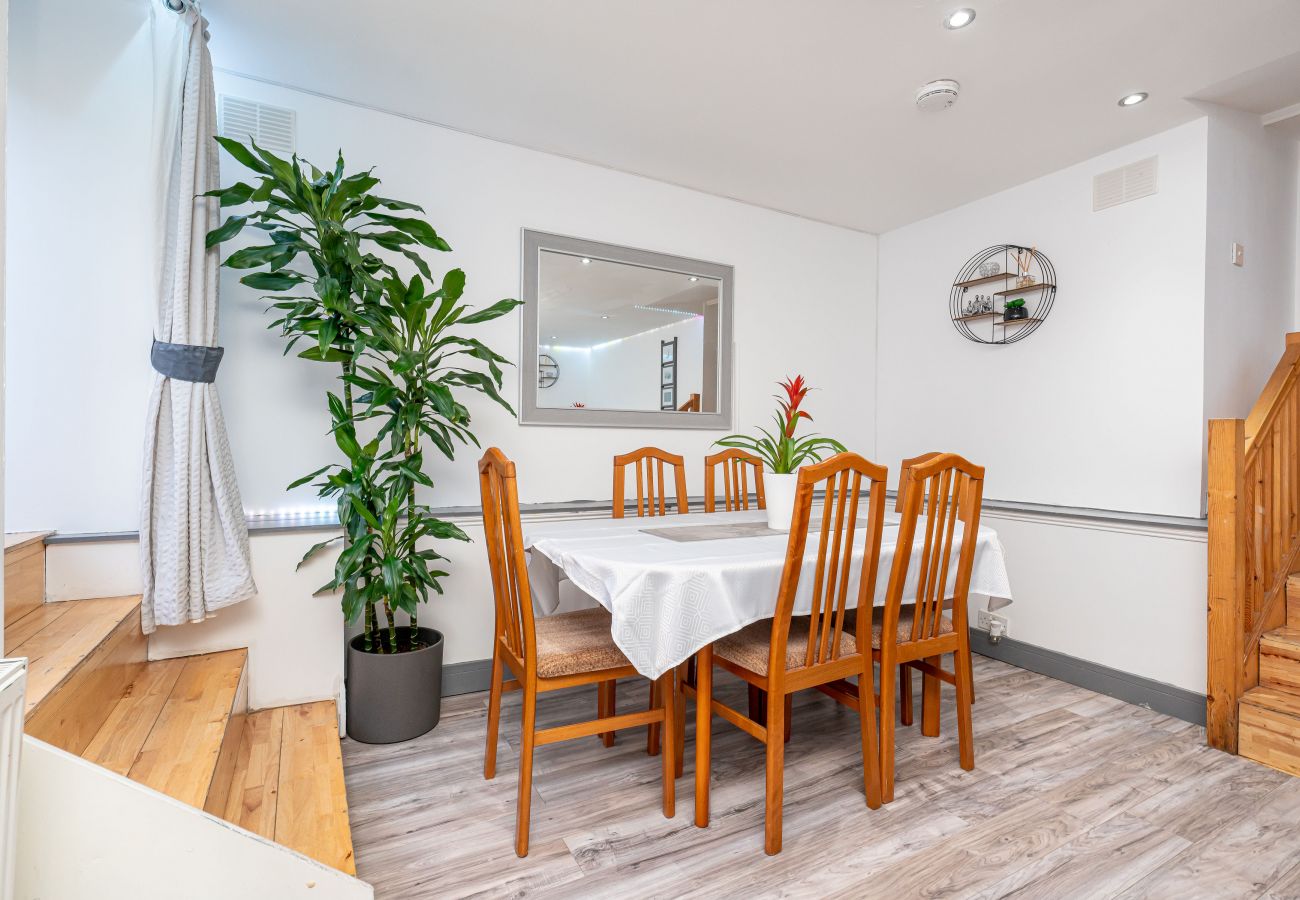 Rent by room in Edinburgh - Large Double Room Shared in Edinburgh 