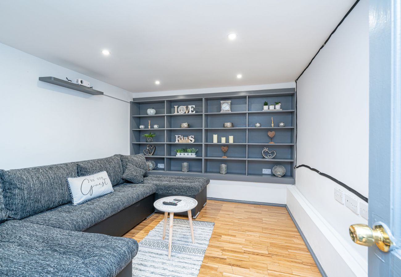 Rent by room in Edinburgh - Large Double Room Shared in Edinburgh 