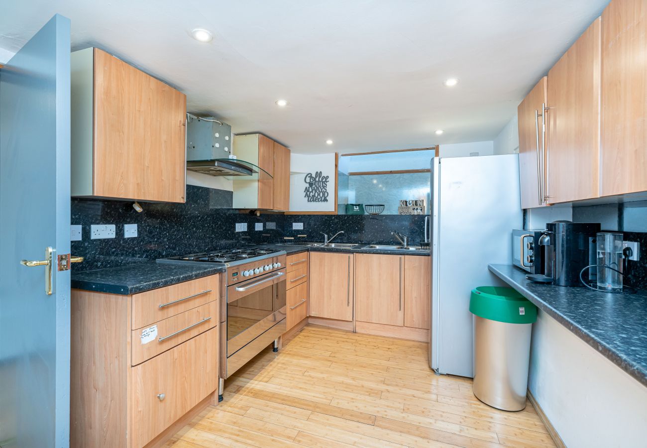 Rent by room in Edinburgh - Large Double Room Shared in Edinburgh 