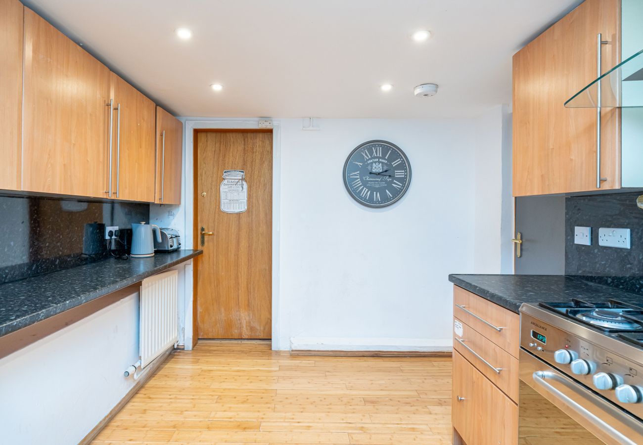Rent by room in Edinburgh - Large Double Room Shared in Edinburgh 