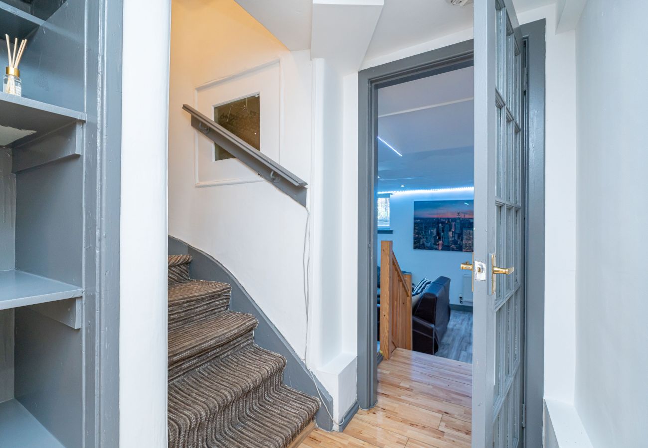 Rent by room in Edinburgh - Large Double Room Shared in Edinburgh 