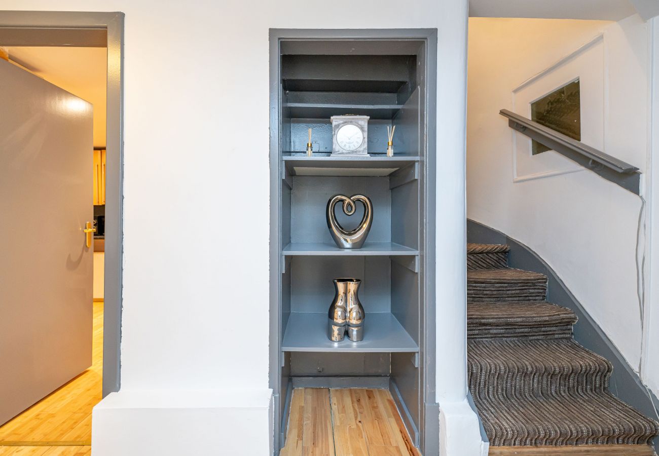 Rent by room in Edinburgh - Large Double Room Shared in Edinburgh 