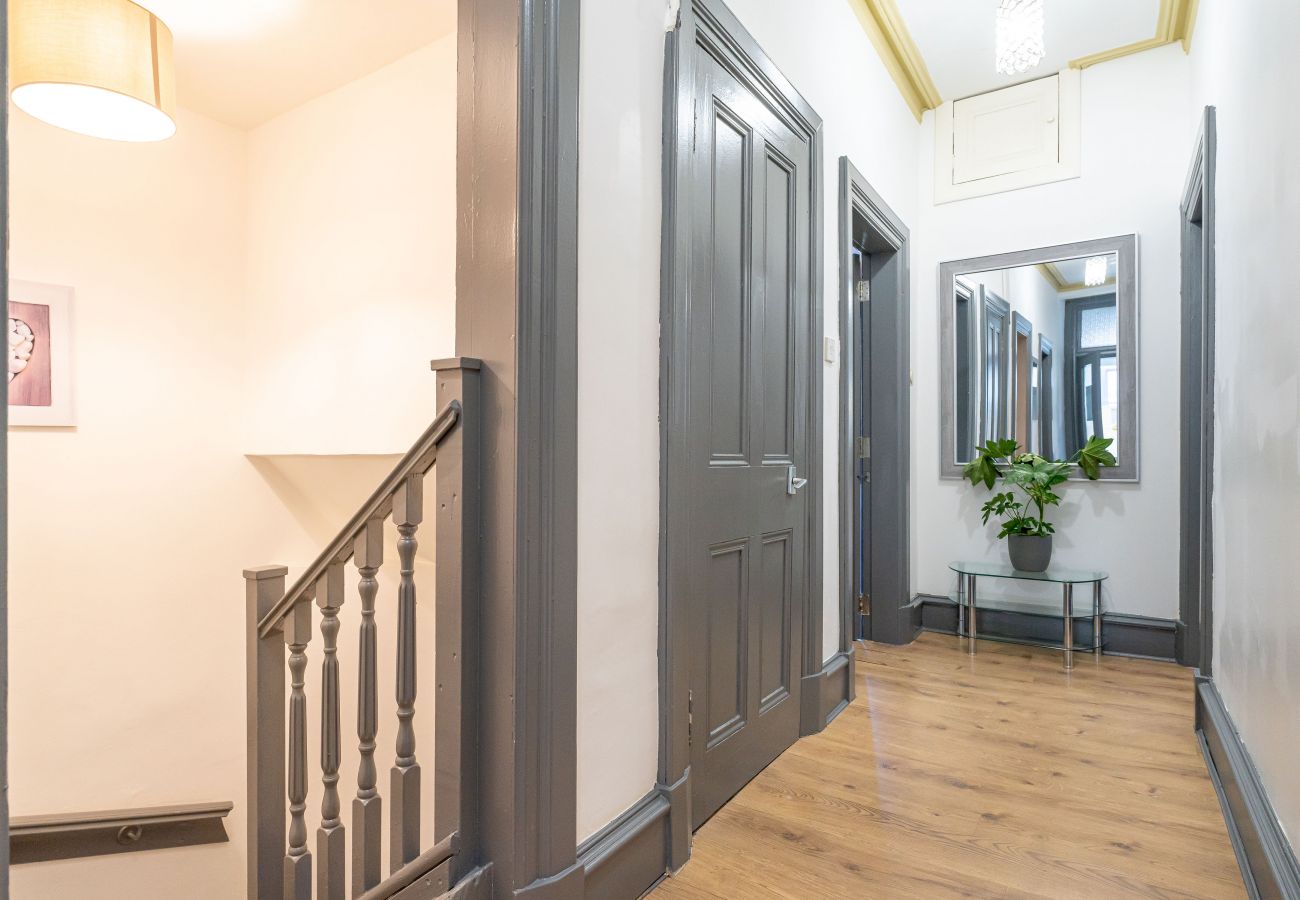 Rent by room in Edinburgh - Large Double Room Shared in Edinburgh 