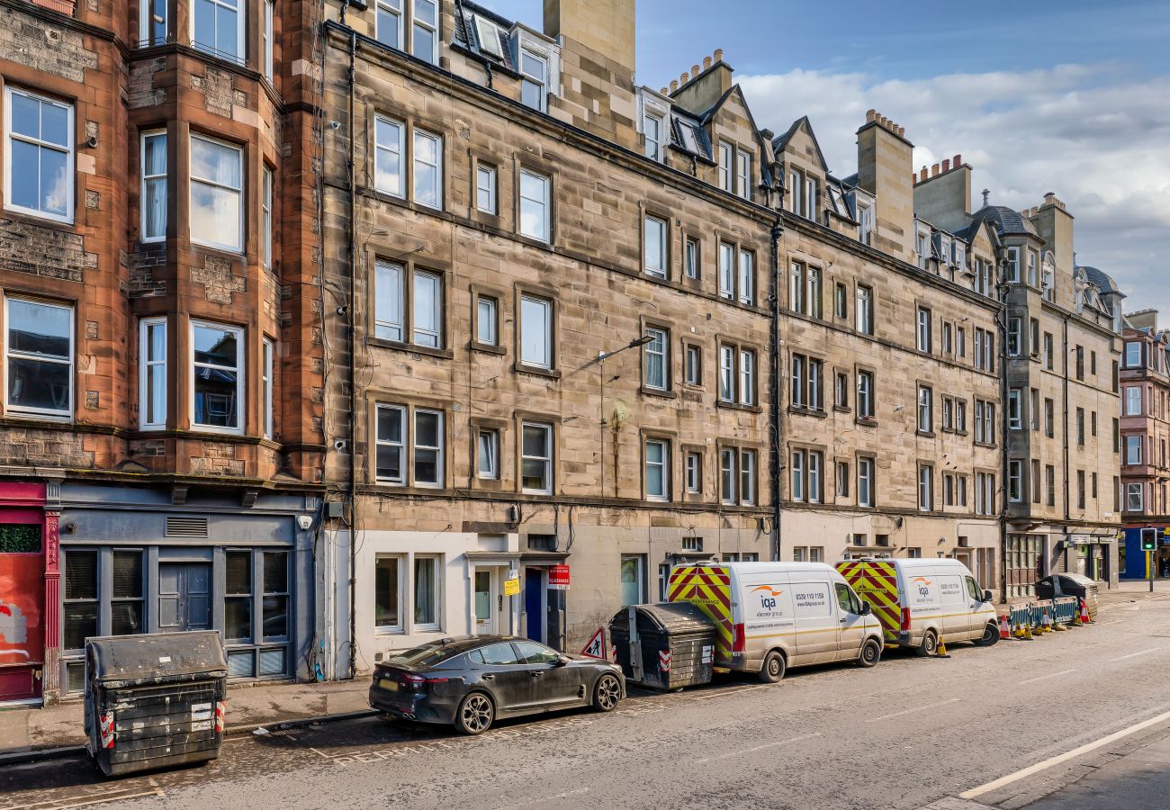 Rent by room in Edinburgh - Large Double Room Shared in Edinburgh 