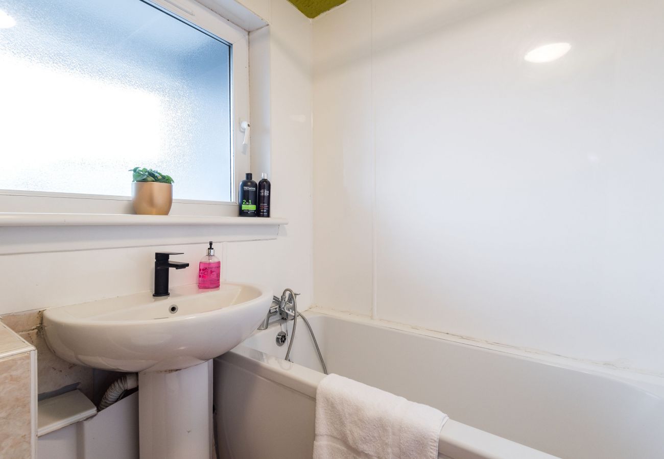 Apartment in Edinburgh - Homely 2 Bedroom Apartment - Edinburgh