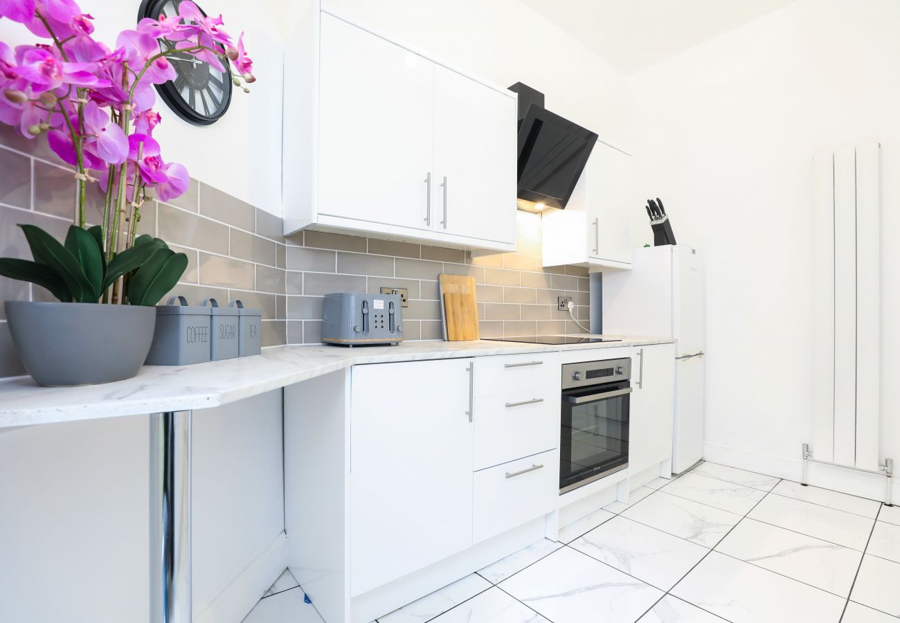 Rent by room in Edinburgh - Deluxe Double Bedroom in Edinburgh 